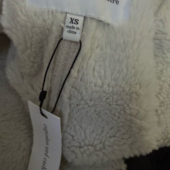 cupcakes & cashmere Cream Teddy Jacket - Picture 4 of 6